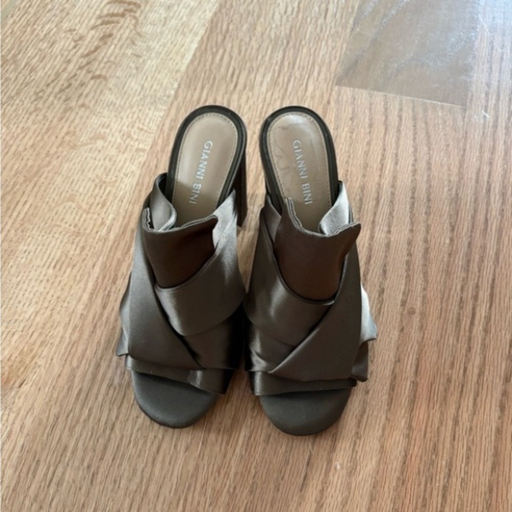 Gianni Bini Women's Taupe Satin Mules